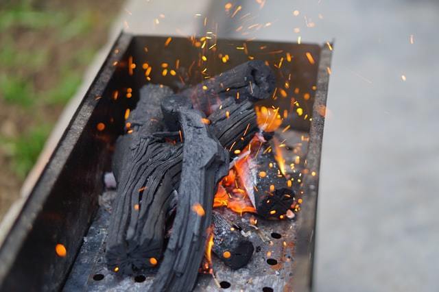 Comment choisir son charbon de bois pour votre barbecue? – Urban Meat