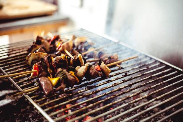 5 astuces naturelles pour laver la grille de son BBQ - Urban Meat